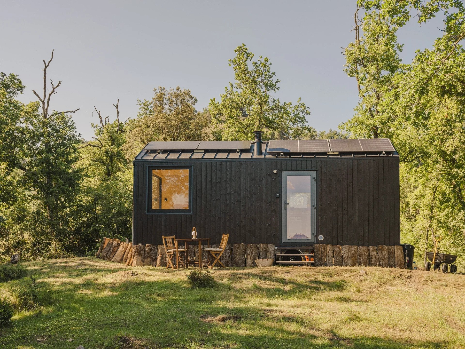 As casas que temos prontas demoram duas a quatro semanas desde a encomenda até ao terreno. É o tempo de transporte, não de construção.