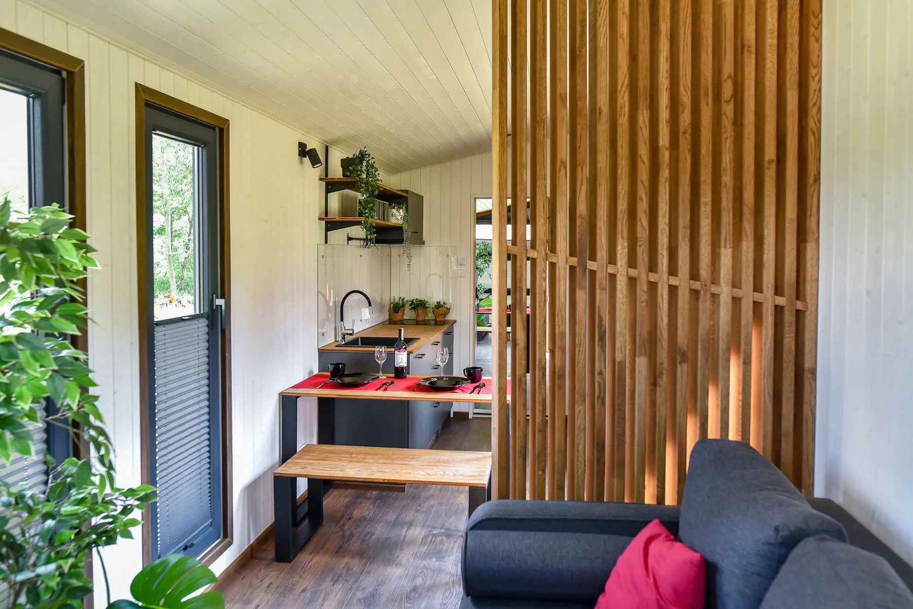 Luna Home 23