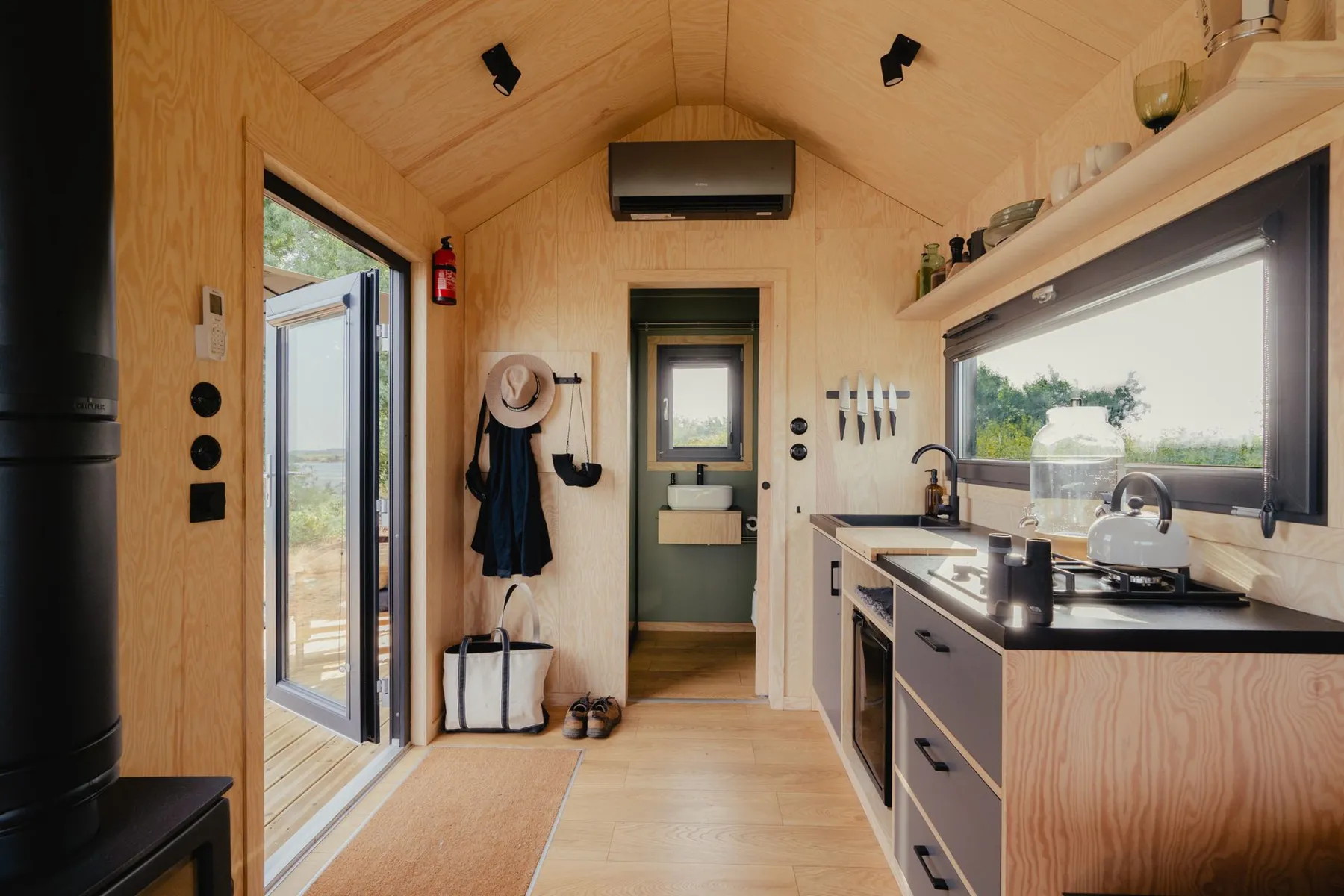 Todo lo que necesitas y nada que no: una cocina completa en muy poco espacio.